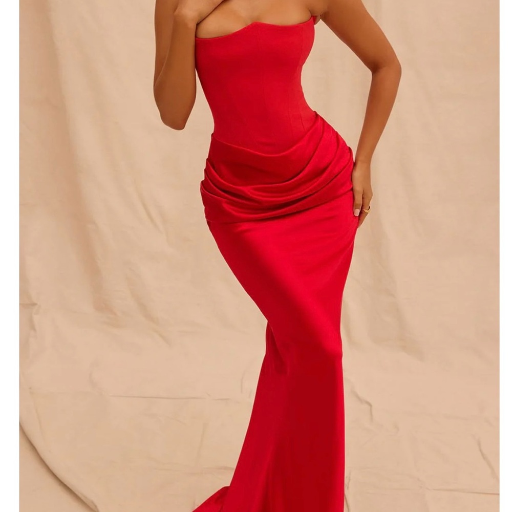 NWT ♥️ Elegant Strapless Red Evening Gown